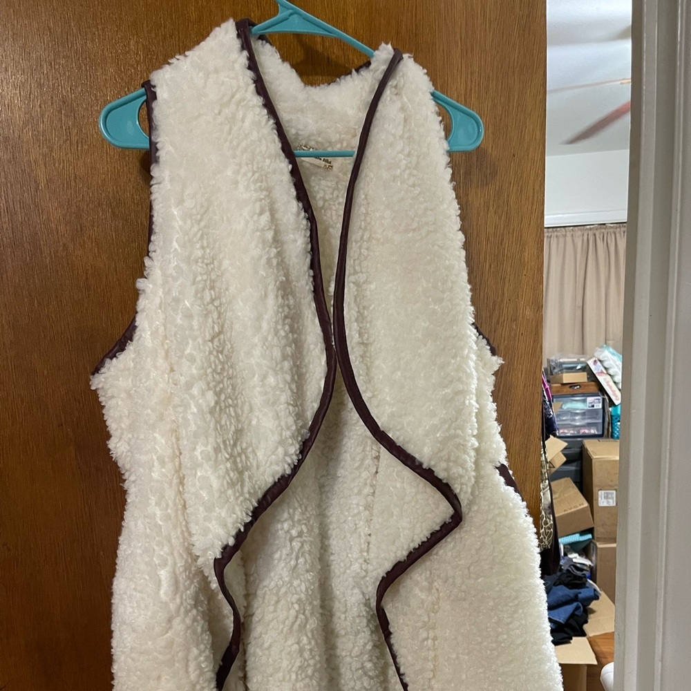 Ladies faux wool vest in a size 2xl/3xl. 100 polyester